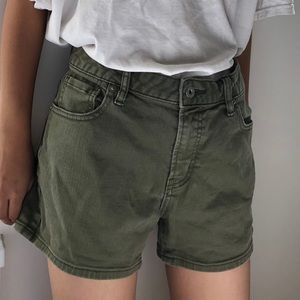 UNIQLO ARMY GREEN SHORTS